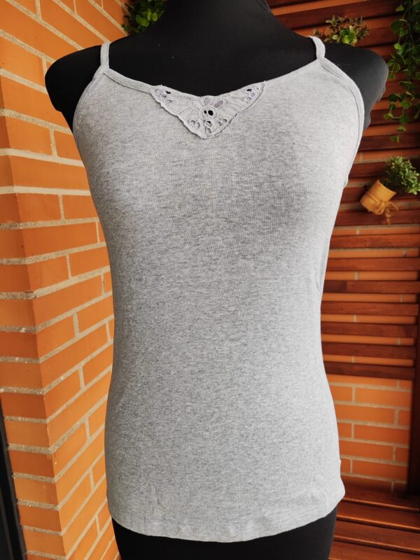 CAMISETA INTERIOR TIRANTES GRIS
